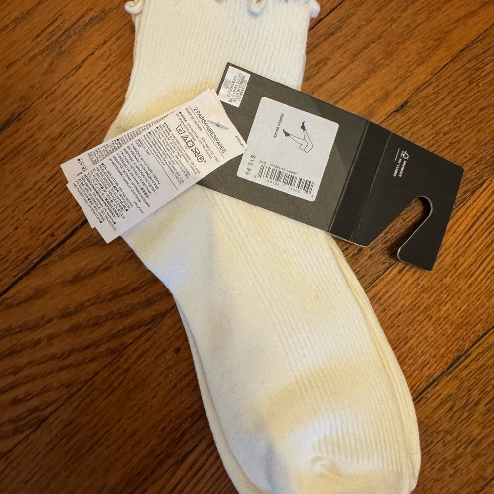 GAP 2-pr off-white Ruffle Socks - Picture 2 of 3